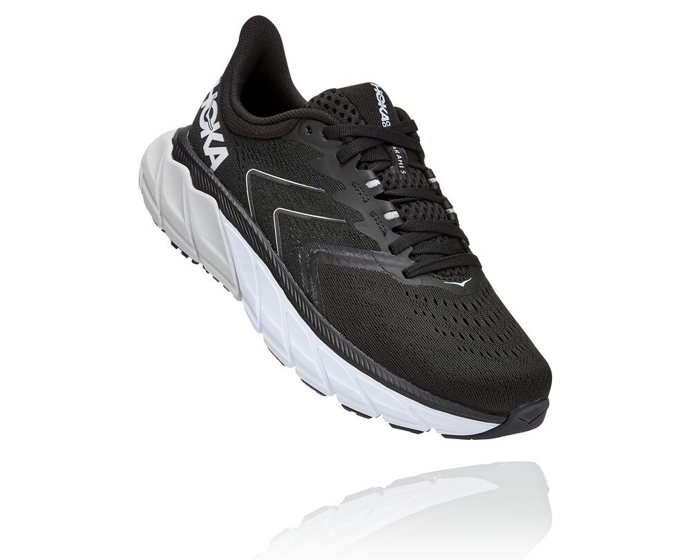 Arahi 5 Supportive Running Shoe - BLACK / WHITE